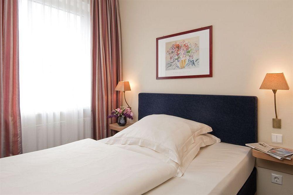Hotel Central Гамбург Экстерьер фото