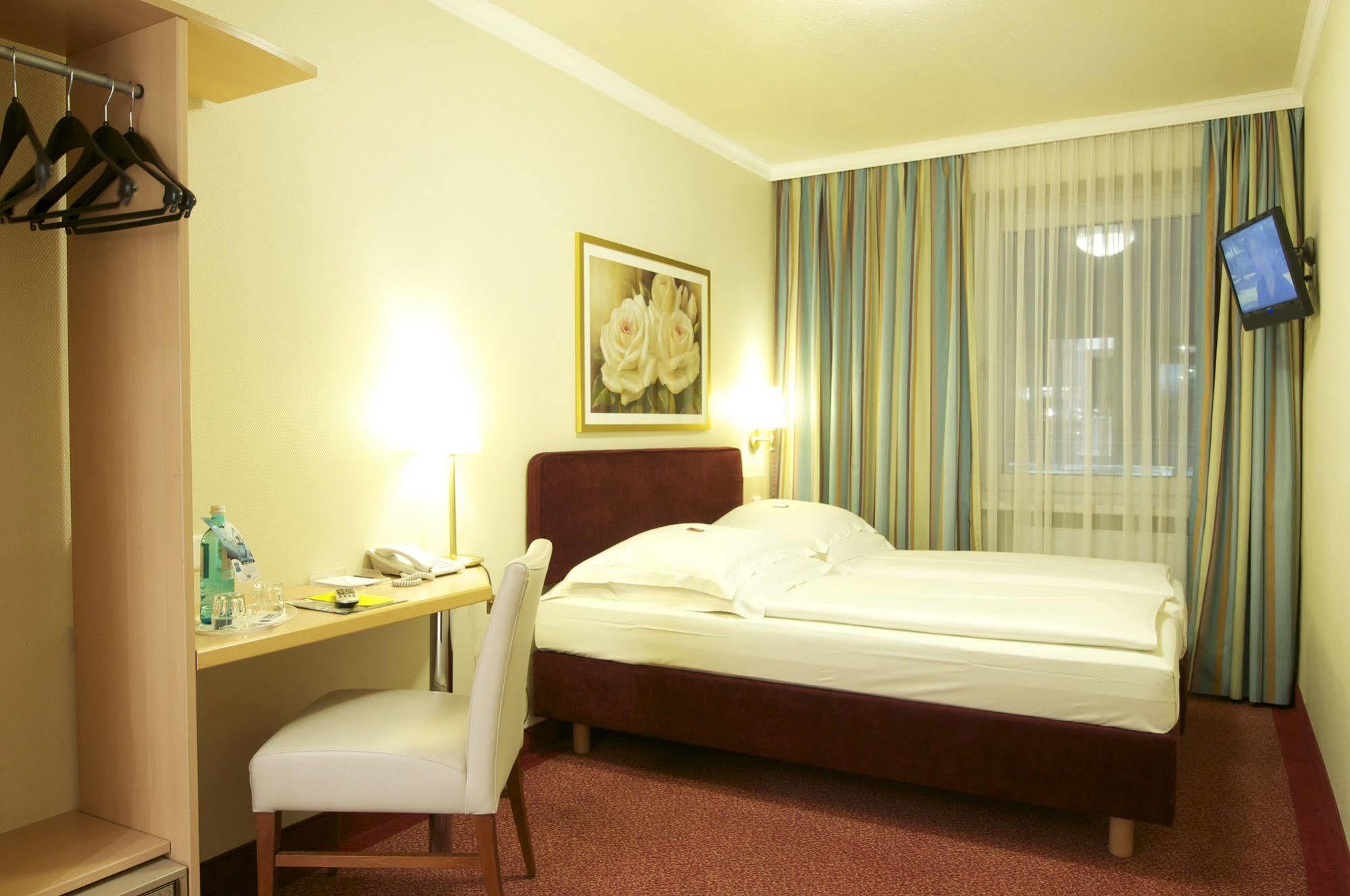 Hotel Central Гамбург Экстерьер фото